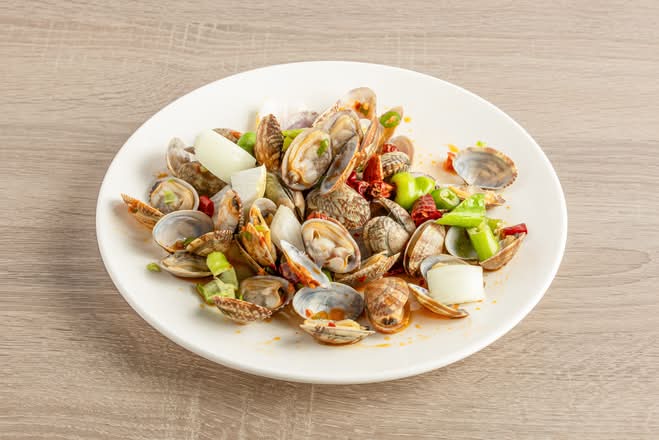 Stir - Fried Clams with Chili (辣炒蚬子)